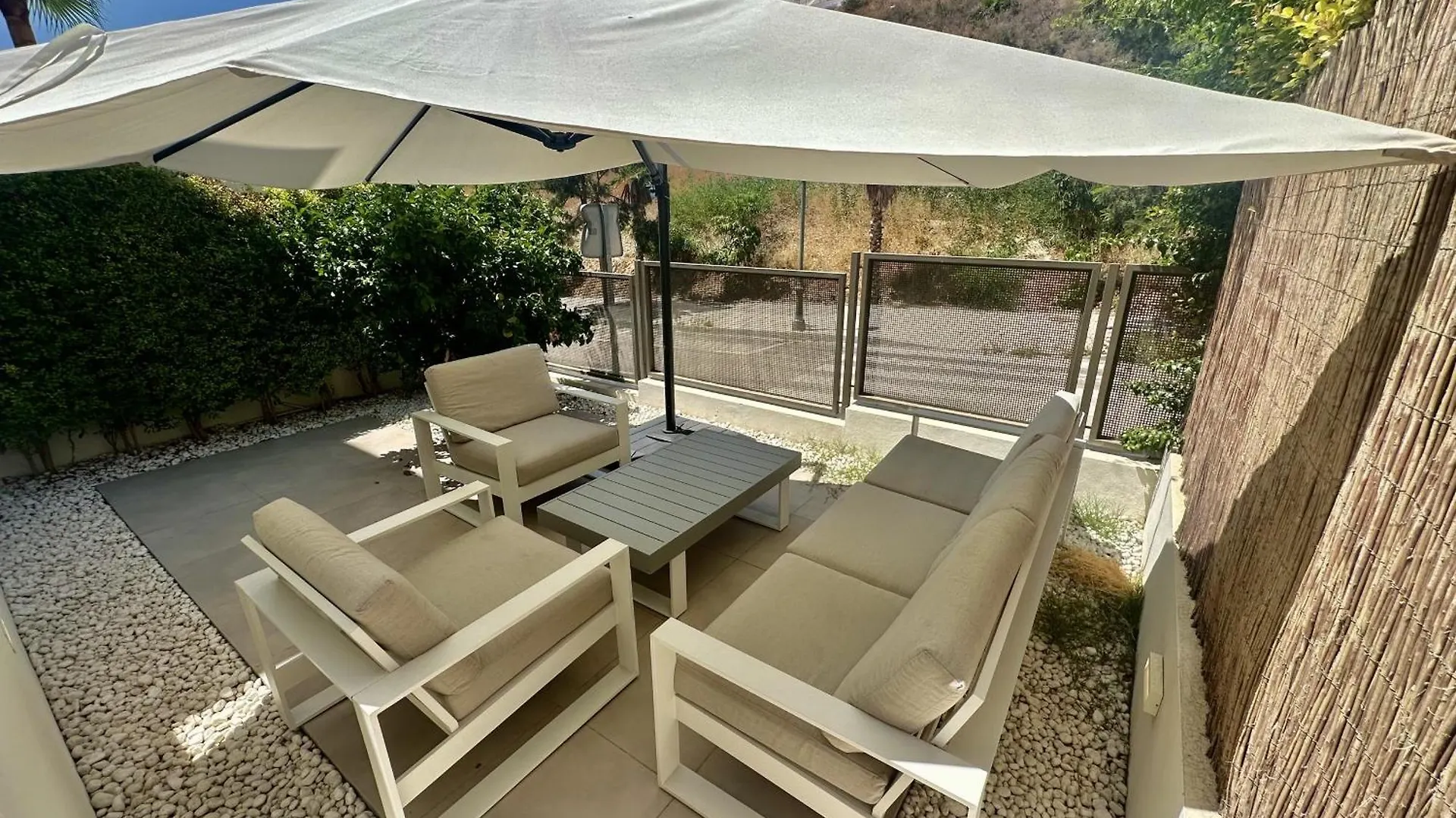 네르하 R1379 El Capistrano 21 아파트